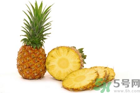 菠蘿為什么要用鹽水泡？吃菠蘿用不用泡鹽水？
