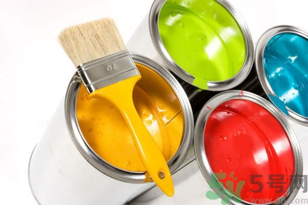 手上有油漆怎么洗？油漆沾到衣服上怎么洗？