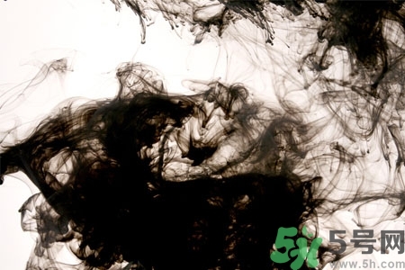 手上染上墨水的洗滌方法是什么？衣服染上墨水的洗滌方法有哪些？