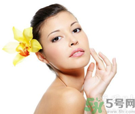 眉心長痘痘是什么原因？眉心長痘痘怎么辦？