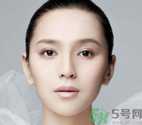 為什么眉心總是長(zhǎng)痘痘？眉心長(zhǎng)痘痘怎么回事？