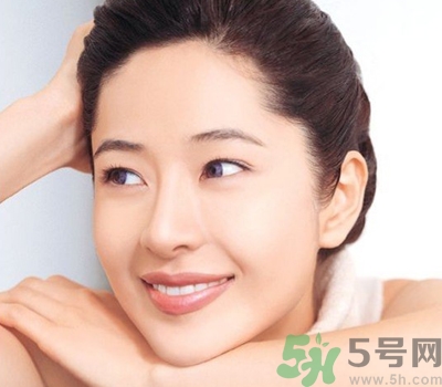 為什么眉心總是長(zhǎng)痘痘？眉心長(zhǎng)痘痘怎么回事？