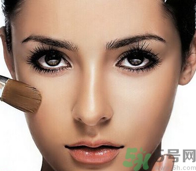 化妝怎么遮住黑眼圈？眼睛黑眼圈怎么化妝？