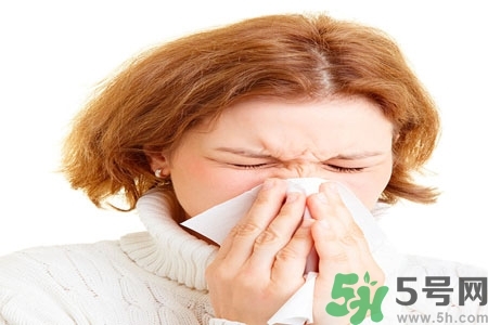 怎么樣用生理鹽水清洗鼻腔？用生理鹽水清理鼻腔的方法？