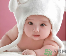 夏天寶寶發(fā)燒可以吹空調(diào)嗎？夏天寶寶發(fā)燒可以開(kāi)空調(diào)嗎？