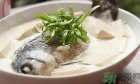 煲湯用冷水還是熱水?煲湯用開水還是冷水? 煲湯用冷水還是熱水?煲湯用開水還是冷水?