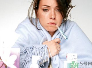 夏季身體發(fā)燙怎么辦？夏季發(fā)燒怎樣快速降溫？