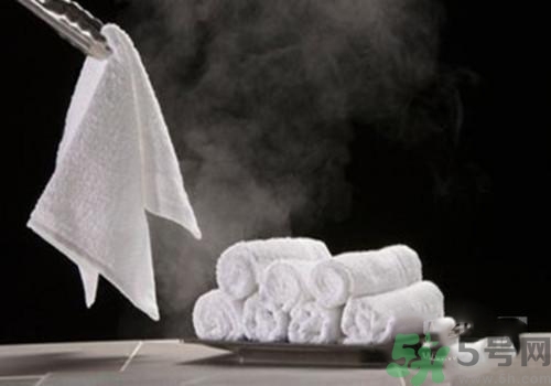 眼睛腫了用冷水敷還是熱水敷？眼睛腫了怎么辦？