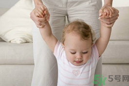 寶寶走路外八字怎么辦？寶寶走路外八字該如可矯正？