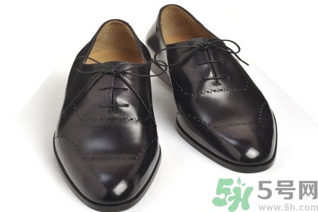 皮鞋發(fā)霉怎么處理？皮鞋發(fā)霉怎么清洗？