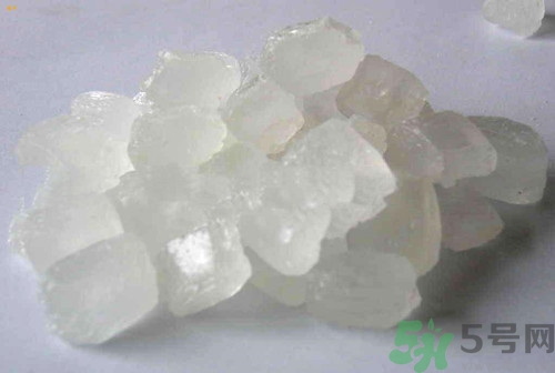 冰糖可以放在冰箱里嗎?冰糖放在冰箱里會(huì)化嗎 冰糖可以放在冰箱里嗎?冰糖放在冰箱里會(huì)化嗎