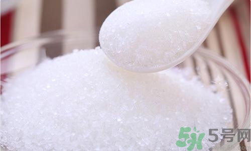 冰糖和白糖哪個好?冰糖和白糖有什么區(qū)別 冰糖和白糖哪個好?冰糖和白糖有什么區(qū)別