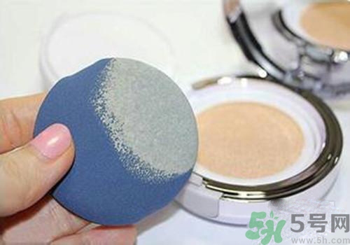 bb霜和氣墊bb的區(qū)別 bb霜和氣墊bb哪個好？