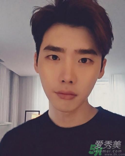 李鐘碩發(fā)型是什么？姜哲發(fā)型是什么？