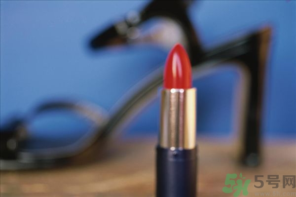 過期口紅還能用嗎？口紅要化了怎么辦？