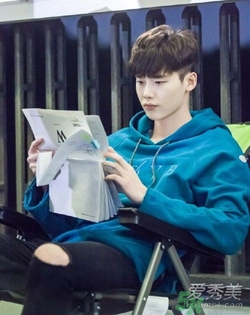 李鐘碩發(fā)型是什么？姜哲發(fā)型是什么？