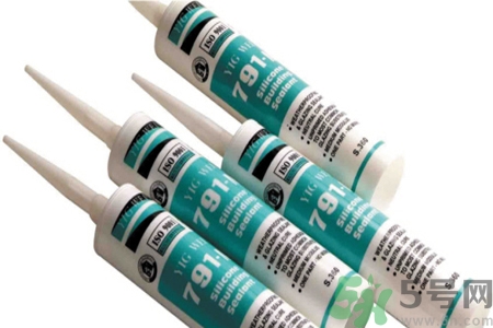 膠可以用什么洗掉？膠水怎么處理干凈？