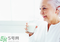 老年人骨質(zhì)疏松吃什么好？骨質(zhì)疏松應(yīng)該如何預防？