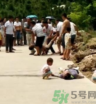孩子掉入帶電水池身亡,怎么救觸電的人 孩子掉入帶電水池身亡,怎么救觸電的人