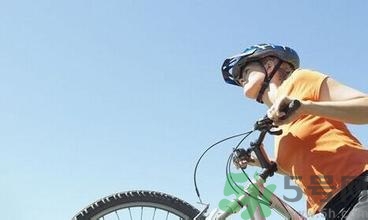 女孩被耳機(jī)線割喉 耳機(jī)線的正確佩戴方式 女孩被耳機(jī)線割喉 耳機(jī)線的正確佩戴方式