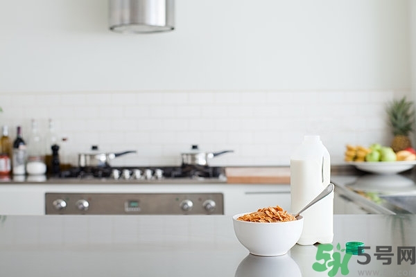 豆奶和牛奶哪個好?豆奶和牛奶的區(qū)別 豆奶和牛奶哪個好?豆奶和牛奶的區(qū)別