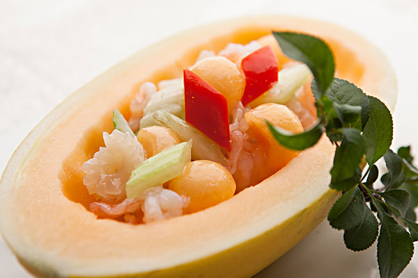 吃哈密瓜嗓子疼是怎么回事？吃哈密瓜喉嚨不舒服是怎么回事？