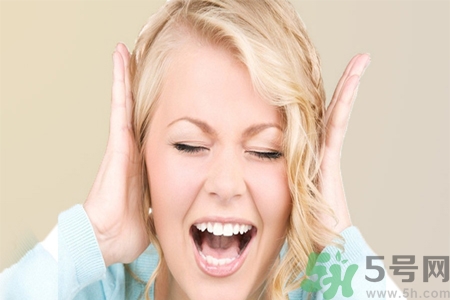 耳朵后面長了個硬包怎么回事？ 耳朵后面長了個硬包怎么辦？