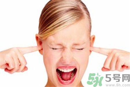 耳朵后面長了個硬包怎么回事？ 耳朵后面長了個硬包怎么辦？