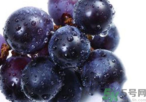 葡萄外面白色的東西是什么？葡萄外面白色的東西可以吃嗎？