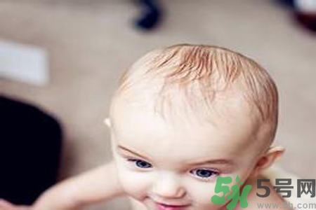 寶寶頭發(fā)少怎么辦？寶寶頭發(fā)少什么原因？