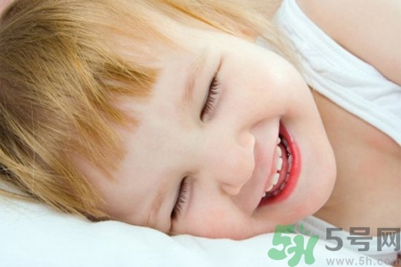 寶寶頭發(fā)黃怎么辦？寶寶頭發(fā)黃什么原因？