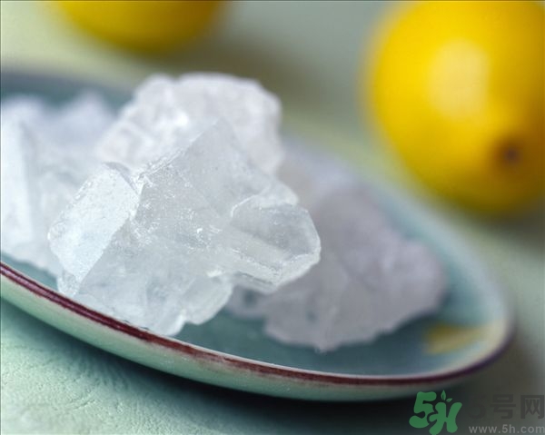 黃冰糖和白冰糖哪個好?黃冰糖和白冰糖的區(qū)別 黃冰糖和白冰糖哪個好?黃冰糖和白冰糖的區(qū)別