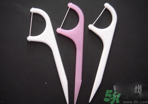 用牙線牙齦出血是怎么回事？用牙線牙齦出血怎么辦？