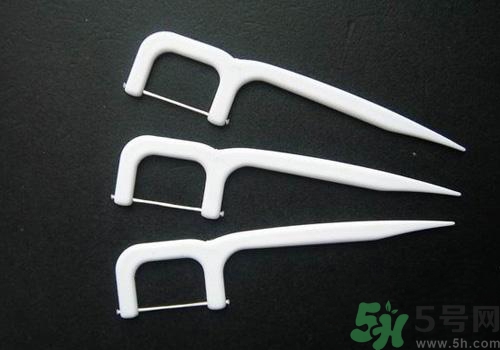 用牙線牙齦出血是怎么回事？用牙線牙齦出血怎么辦？