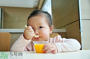 寶寶咳嗽能吃果凍嗎？寶寶多大可以吃果凍？