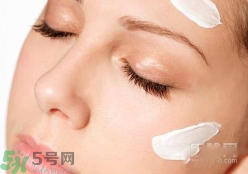 cc霜和粉底液的區(qū)別 cc霜和粉底液哪個先用？