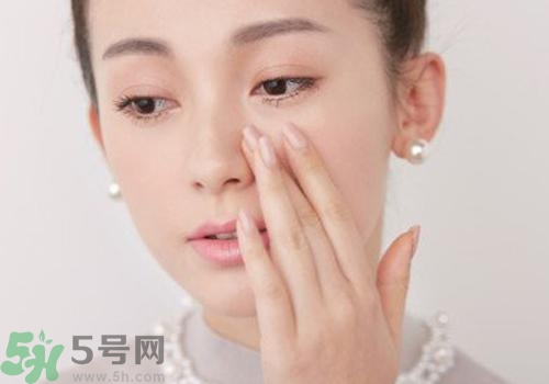 cc霜和粉底液的區(qū)別 cc霜和粉底液哪個先用？