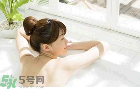 剖腹產(chǎn)后多久可以洗澡？剖腹產(chǎn)后洗澡正確的洗澡方法及注意事項(xiàng)