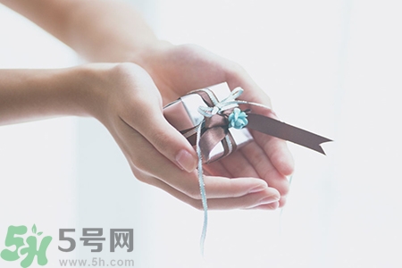 七夕和老婆怎么過？七夕送老婆什么禮物？