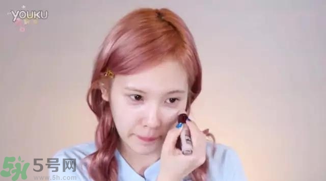 戴眼鏡怎么化妝？眼鏡妝怎么畫(huà)