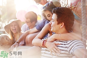 女生喜歡成熟的男生嗎？女生喜歡成熟穩(wěn)重的類型嗎？