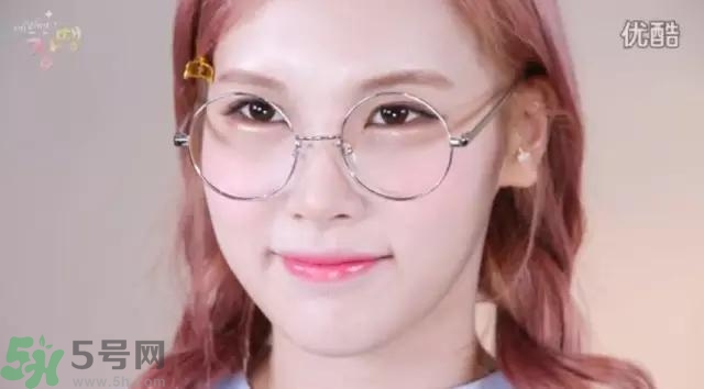 戴眼鏡怎么化妝？眼鏡妝怎么畫(huà)