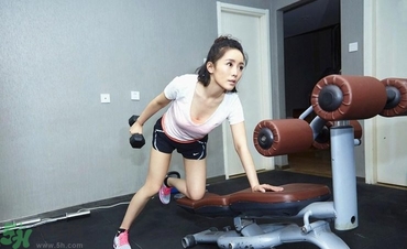 女生跑步機減肥速度多少合適？女生去健身房減肥做哪些器械？