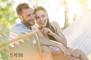 女生喜歡成熟的男生嗎？女生喜歡成熟穩(wěn)重的類型嗎？