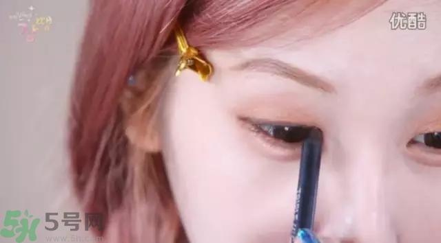 戴眼鏡怎么化妝？眼鏡妝怎么畫(huà)