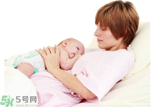 剖腹產(chǎn)后多久來(lái)月經(jīng)？剖腹產(chǎn)后月經(jīng)不調(diào)的表現(xiàn)？