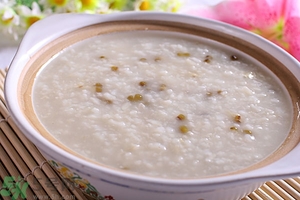 吃綠豆粥有什么好處?綠豆粥的功效與作用 吃綠豆粥有什么好處?綠豆粥的功效與作用
