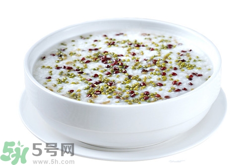 夜宵吃綠豆粥會(huì)胖嗎?一碗綠豆粥的熱量是多少 夜宵吃綠豆粥會(huì)胖嗎?一碗綠豆粥的熱量是多少