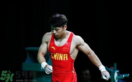 諶利軍舉重棄權(quán) 舉重為什么容易腿抽筋？