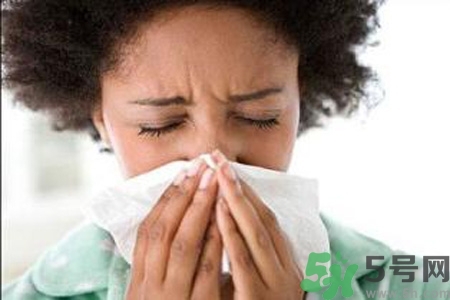 過敏性鼻炎的發(fā)病因素是什么？過敏性鼻炎的并發(fā)癥有哪些？